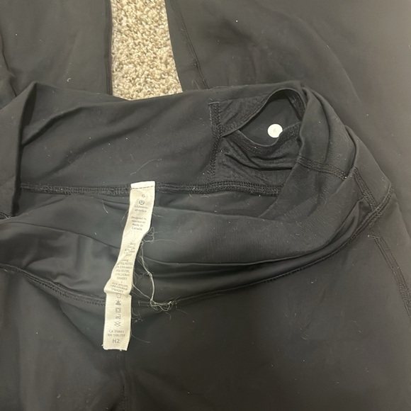 Lululemon crossover straight leg leggings size 6 - Picture 6 of 7